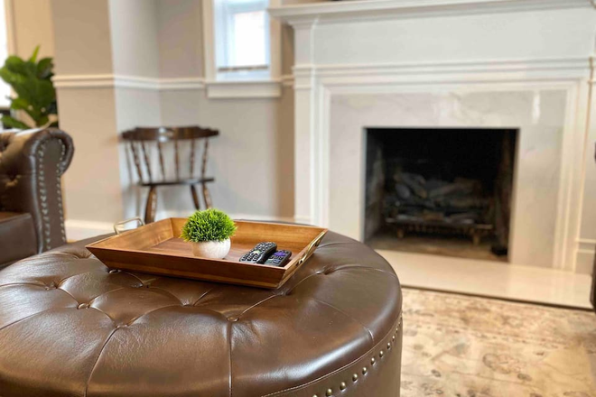 living room - Royalty House 4BD/3BA (Downtown Bethesda)