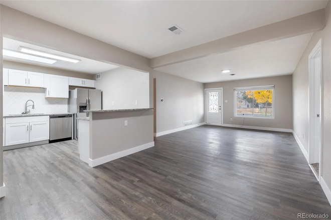 Living space / kitchen - Newly Renovated, Quiet Aurora Home—All CU Anschutz Student Tenants, Minutes from Campus