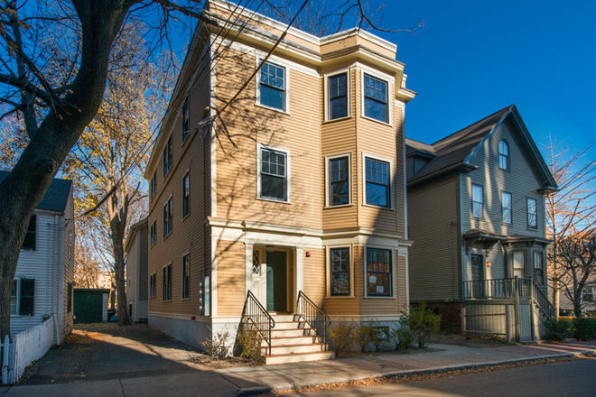 Exterior - 3 bed / 2 bath apartment close to campus, looking for a third roommate