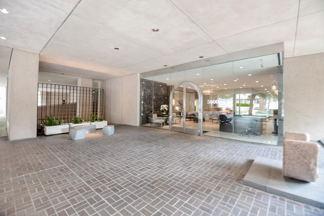 Outside - High-rise living in the heart of Houston’s Museum District close to campus Condo