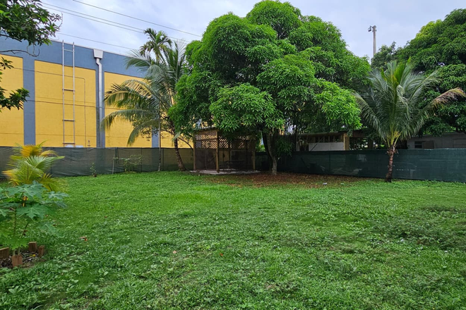 Backyard - Available Room (Priv. Bath) at 4 Bed/3Bad Girls House. Close to UM Campus. $1,100 - 305.815.2356