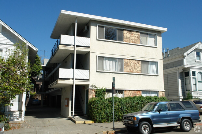 Outside Street View. Apt is on 3rd Floor - *Phenomenal* Top-Fl Super Spacious Apt in most desirable location adjacent to UC campus and Downtown
