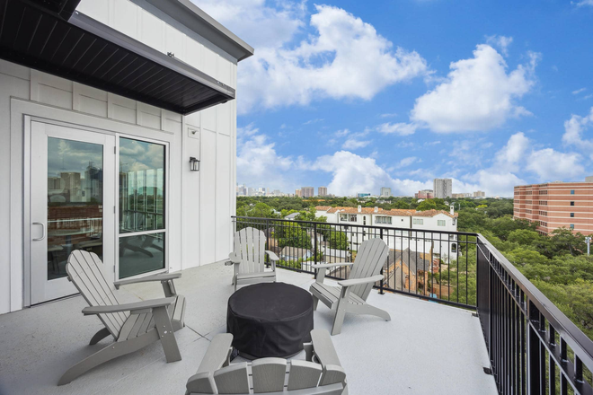 Sky Lounge - The Nest On Sunset - Individual Bedrooms Available Apartments