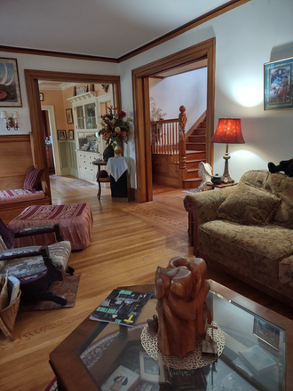 LIVING ROOM Community space - 1 ROOM STILL AVAILABLE IN GREAT HOME, WALK TO CAMPUS