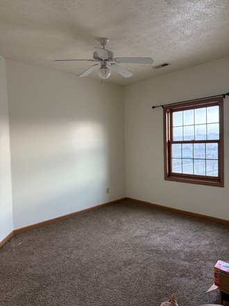 bedroom - State Street Towers Apartments