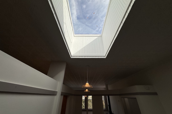 Skylight - Large Private Living Levels in Fells Point – Steps from Johns Hopkins Shuttle Duplex