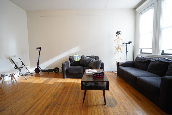 1 - SEPT 2026-Amazing 4 bed 1.5 in Packards! Students OK and NO FEE! Apartments