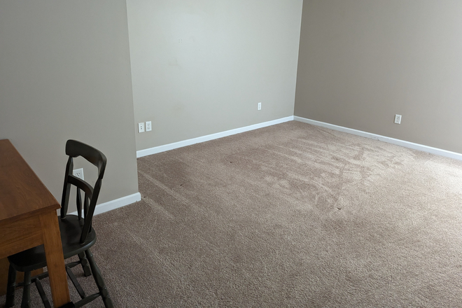 Bedroom Interior - 1 Bedroom in 3br/3.5bth Duplex Duplex