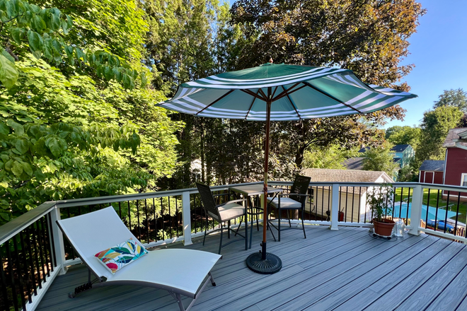 Private deck - Furnished room(s) in gracious neighborhood -- walk to town, college, parks, bus Duplex
