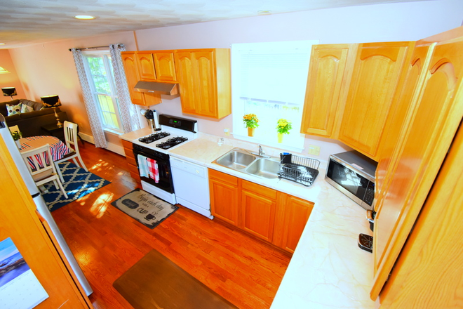 Kitchen - 12 John Brown Laneway - Bonnet Shores and North End - Narragansett House