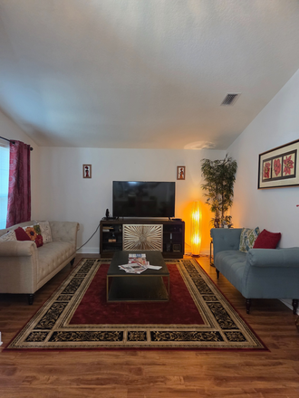 Parlor - Room in a  Quiet Gated Community in New Tampa House