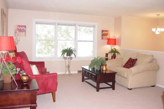 Living Room - Charming 3 Bedroom/2 Bath Home on westside of IC