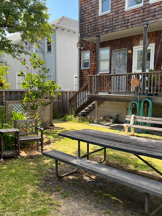 Large garden - Furnished Studio near NW edge of campus