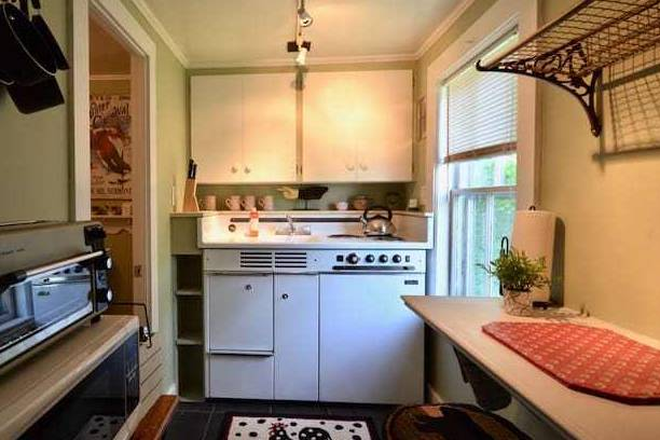 Kitchen - Charming Three Room Efficiency Apartment