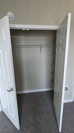 Closet - Roommate Wanted: 2B2B at The Redwood (Walking distance from UMSOD) Apartments