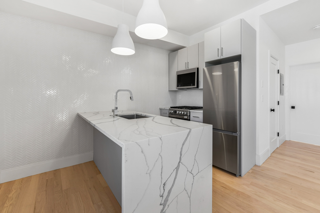 Call NOW for showings! 617-236-8550 - CHELSEA ST - LUXE RENOVATED 2BR/1BA BY MAVERICK MBTA FOR *9/1/2026* W/ IN UNIT LNDRY, EQUAL BDRMS! Apartments