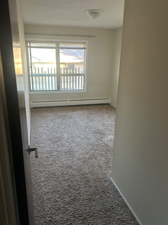 Rented Room - Room For Rent! Quiet and Cheap! Spring 26 Apartments