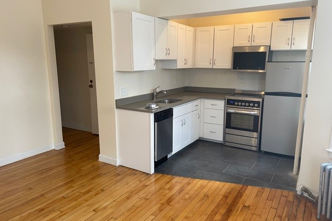 kitchen - fantastic location! minutes to redline, Central , Harvard