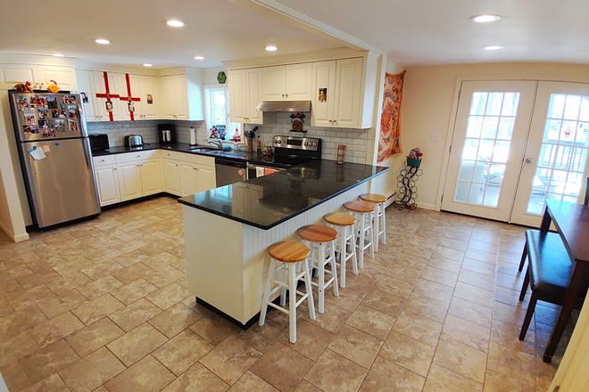 Kitchen - Amazing Lake House 15 Min. to UCONN, Available 8-1-27
