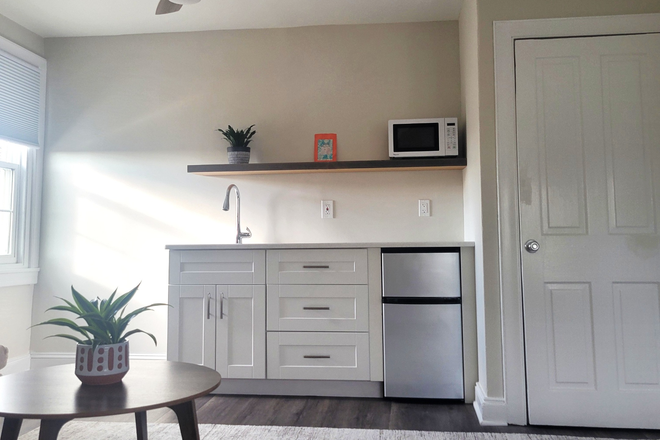 Kitchen counter and sink - 100 North Fairfield Road Apartments