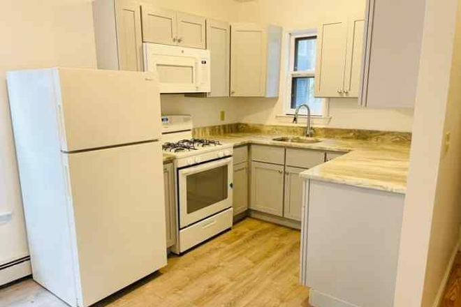 kitchen - rooms avaiable in 3 bed 1bath, laundry in unit near MIT, redline Apartments
