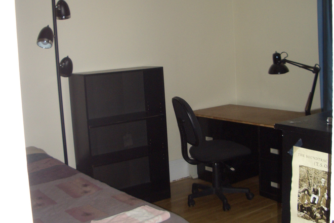 bedroom - 223 Charles Street, Cambridge/Kendall/MIT/MGH Apartments