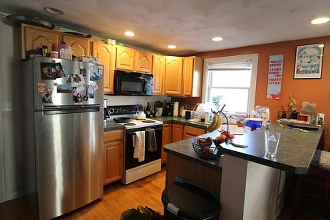 2 - Second floor 2 bed condo between Inman & Union