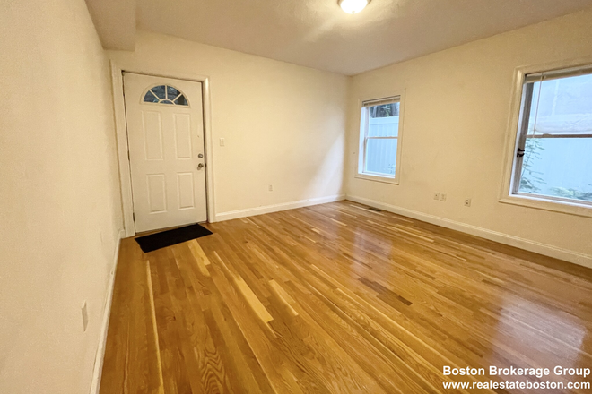 Living Room - Large 4-Bed in Mission Hill! Available Sept 2025! Apartments