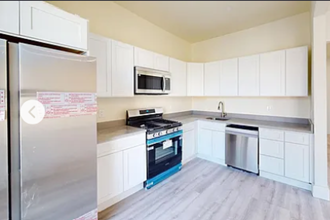 kitchen - Large apartment with 3 beds and two full baths