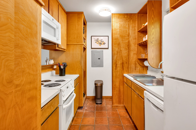 Kitchen - 2 Bedroom Townhouse located 15 minute walk from Franklin Street