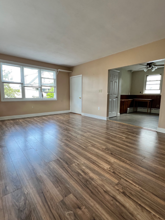 Living room - Spacious 3BR w/ In Unit Laundry - Close to Campus