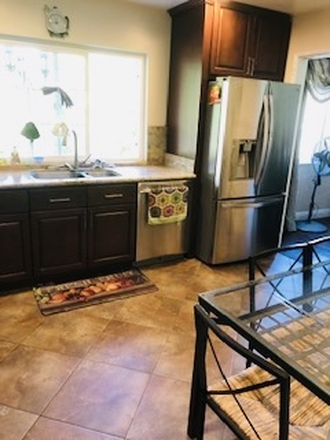 Kitchen - Room Available Now – Perfect for Students House
