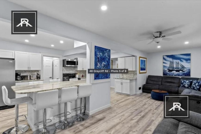 Kitchen with bar style counter. - 48 Greycliff, Spring 2027 Sublet 5 min walk from BC