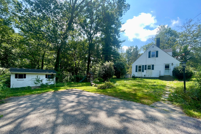 Driveway - 4 Bedroom / 1 Bath House Available for Rent Minutes Away From UConn
