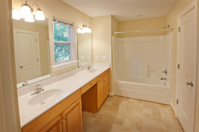Bathroom - Townhouse at ODU-43rd Street