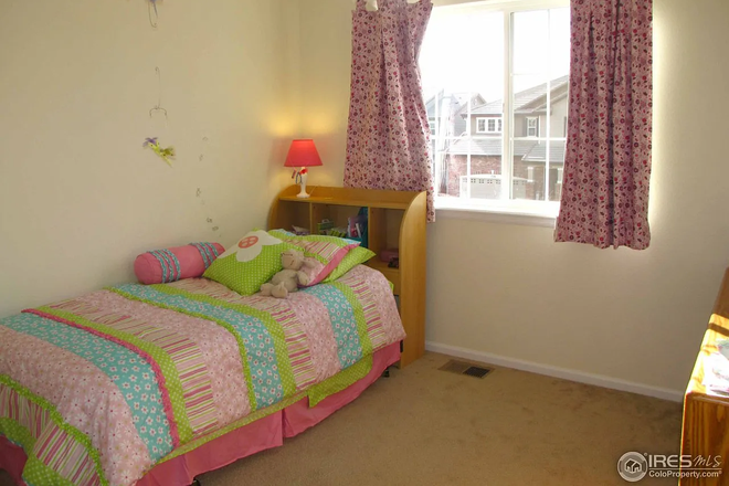 Bedroom - Naropa Erie House