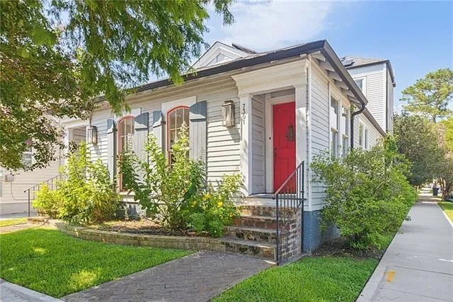 Outside Street View - Fully furnished house three minutes from campus