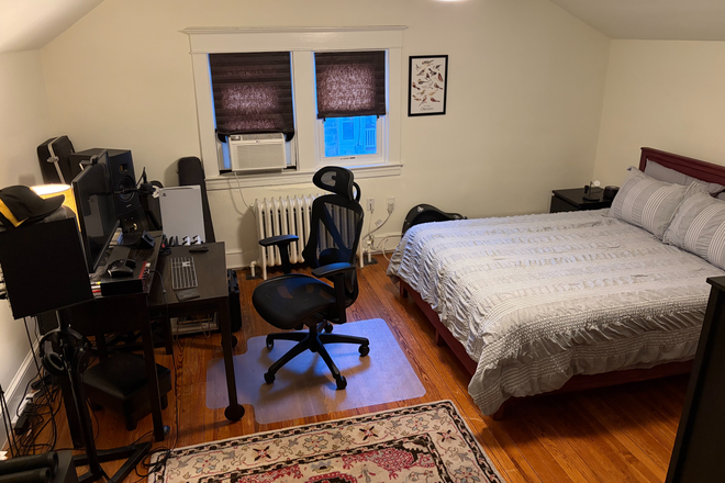 Your bedroom, image 2/4 - Large room in shared home in Bethesda