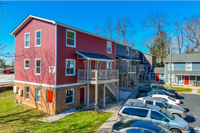 Outside Street View - Pointe West Apartments