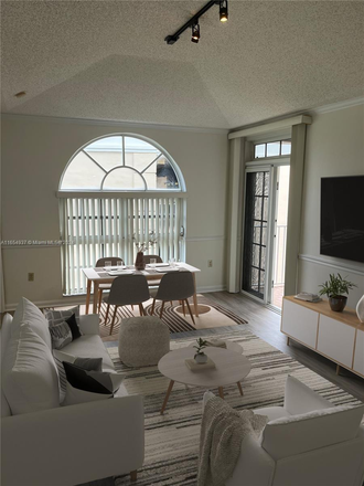 Living Room with hardwood flooring off of private balcony - UNIVERSITY INN 2 BR/2 BTH PENTHOUSE End Unit....WALK TO UM (4 minutes) ...