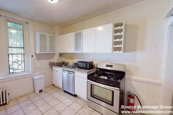 kitchen - Walk to Northeastern | 2 Floors | 5 Bed 2 Bath | Heat and HW Included Apartments