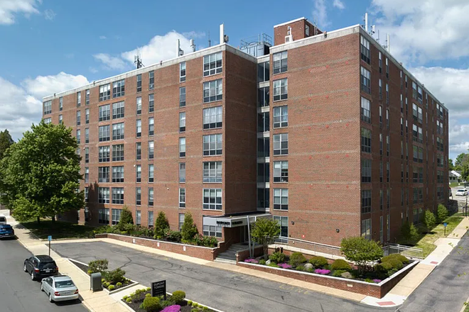 Front of building - Graduate Student Housing in Roxborough – 2BR/2BA, Renovated, Utilities Included, Pool & Parking Apartments