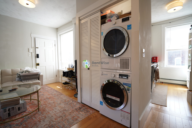 1 - SEPT 2026-North End 2 bed, W/D in unit, Pets ok. No Broker Fee! Apartments