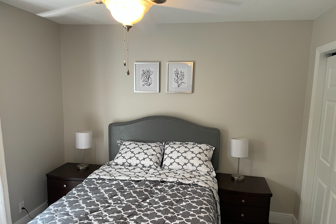 MASTER BEDROOM - GREAT LOCATION - CLOSE TO FAU - LARGE FURNISHED MASTER BEDROOM & PRIVATE BATH $1,200 House