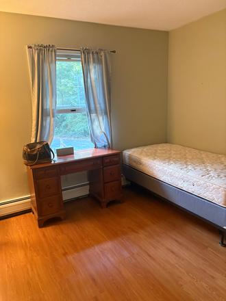 private bedroom - Graduate student tenant wanted: Looking to rent one private bedroom in a 4-bedroom house.