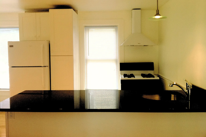 Kitchen - Charming 3-Bedroom Apartment Right on 5 College Bus Route