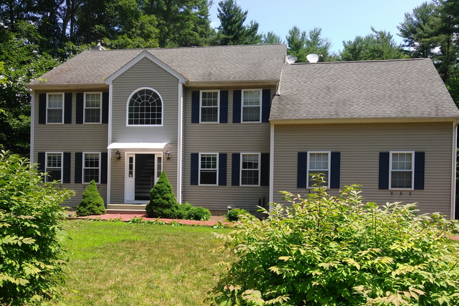 Outside - House room(s) for rent- on the bus line to UConn