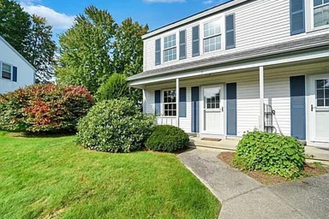 Entrance - Townhouse: 60 Brickyard Rd. #9, Essex Junction - $2,300/mo