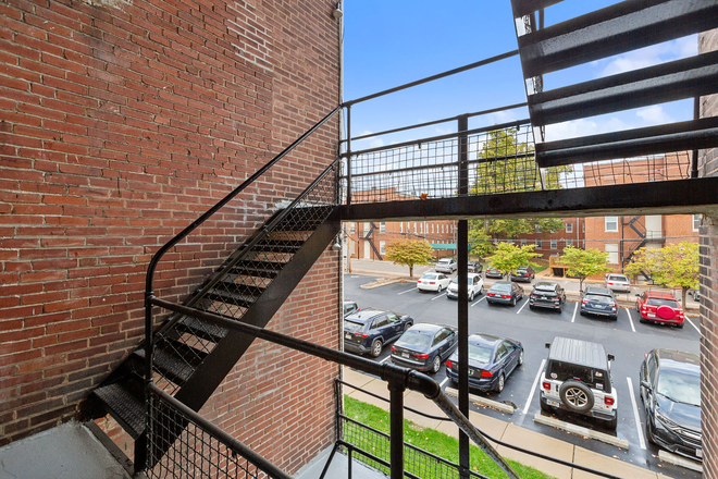 back stairs - 2 Bedroom apartment very close to campus