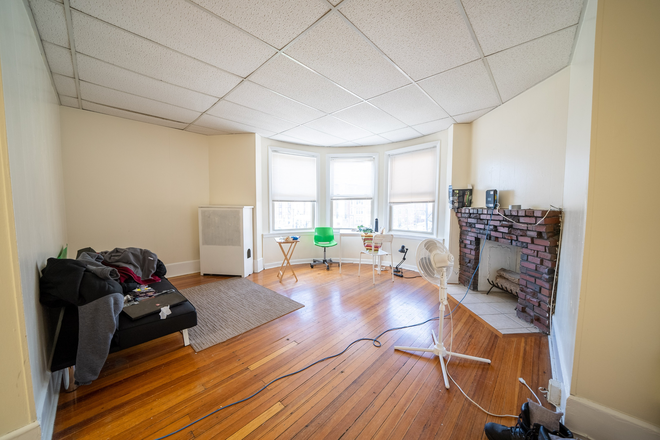879 Beacon #32 - [9.1] 2 beds 1 bath on Beacon St [NO BROKER FEE]